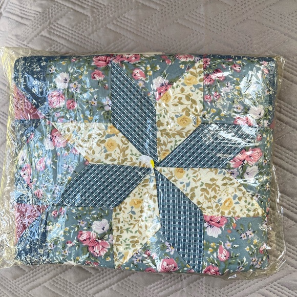 One pillow sham - Picture 2 of 8